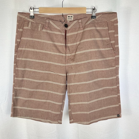 Quiksilver Men’s Shorts Size 38 stripped - Picture 1 of 4